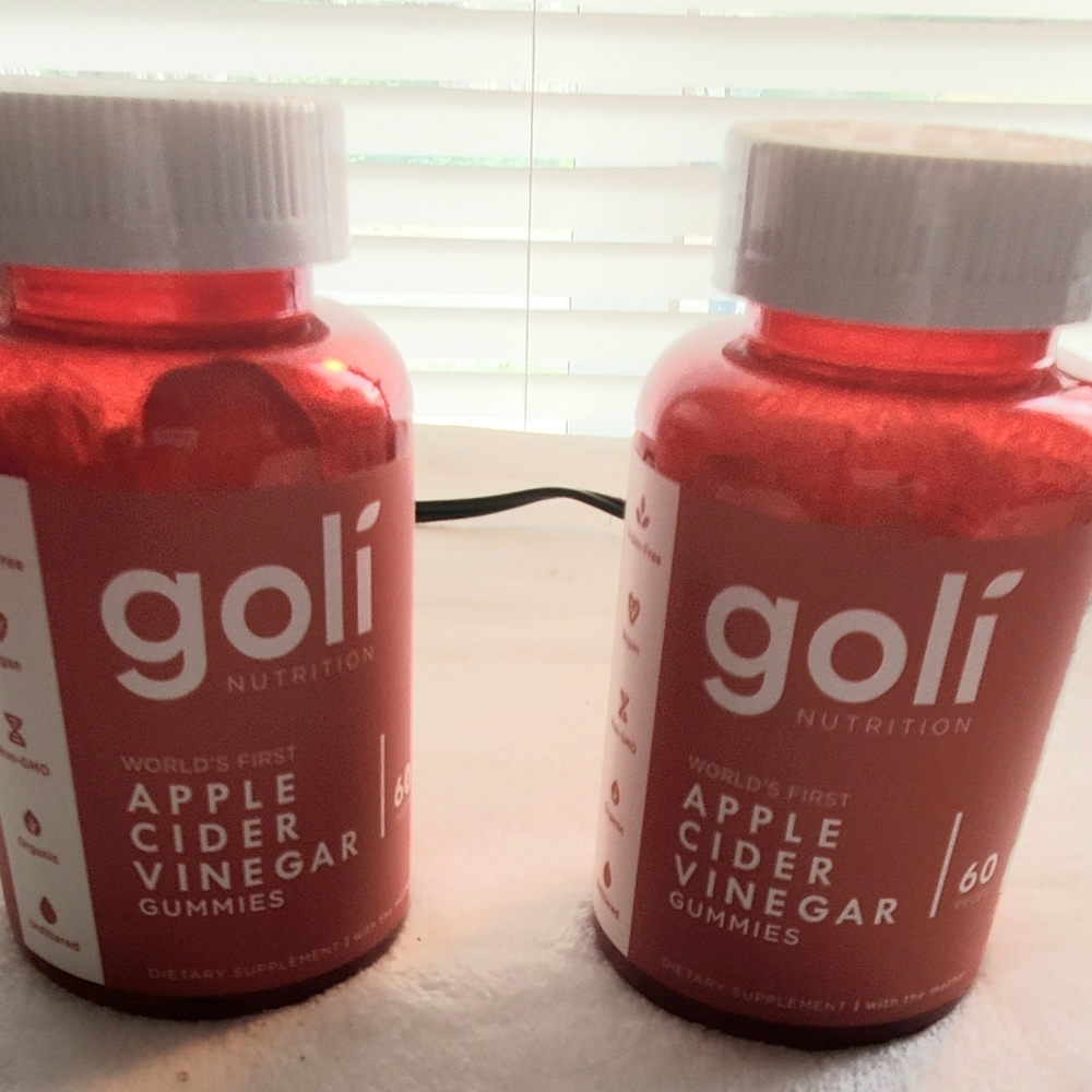 2 bottlesGoli Apple cider vinger gummies 2 bottles